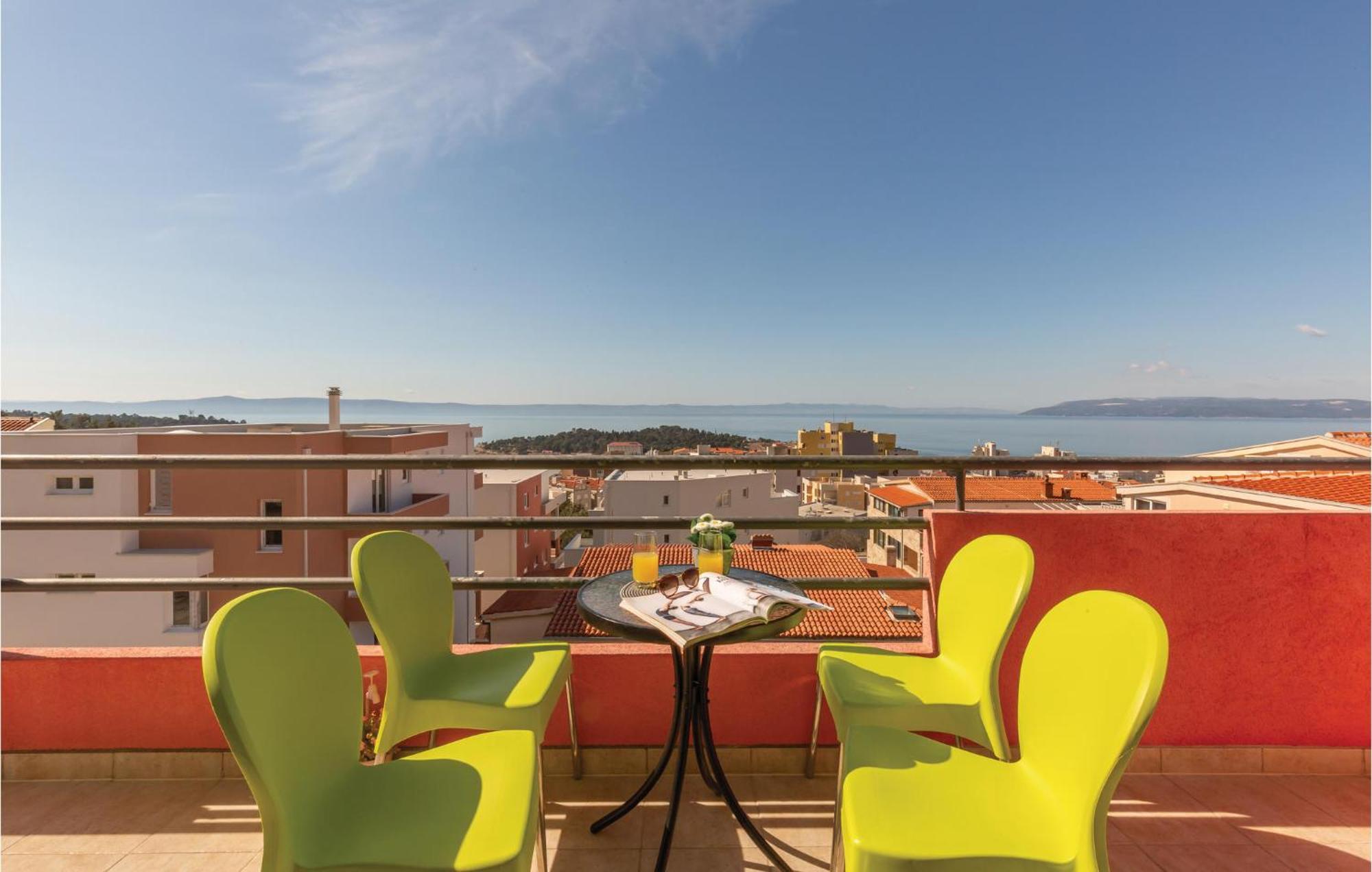 Lovely Apartment In Makarska With Kitchenette Exteriör bild